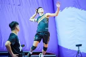 湖人队东契奇与勒布朗·詹姆斯联手完成空接扣篮，击败雄鹿队